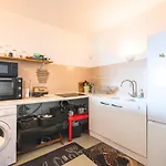 Lys - Ideal Pour Familles & Amis - Hypercentre - Vue Fontaine Sube Et Cathedrale - Wifi - Machine A Laver - Gare, Cathedrale De Reims, Commerces, Restaurants & Transports En Commun Accessibles A Pied En Moins De 10 Minutes *