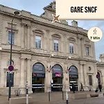 Appartement Lys - Ideal Pour Familles & Amis - Hypercentre - Vue Fontaine Sube Et Cathedrale - Wifi - Machine A Laver - Gare, Cathedrale De Reims, Commerces, Restaurants & Transports En Commun Accessibles A Pied En Moins De 10 Minutes