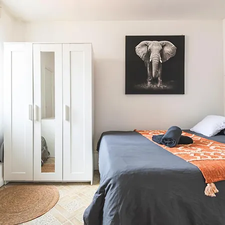 Lys - Ideal Pour Familles & Amis - Hypercentre - Vue Fontaine Sube Et Cathedrale - Wifi - Machine A Laver - Gare, Cathedrale De Reims, Commerces, Restaurants & Transports En Commun Accessibles A Pied En Moins De 10 Minutes Reims