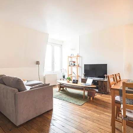 Appartement Lys - Ideal Pour Familles & Amis - Hypercentre - Vue Fontaine Sube Et Cathedrale - Wifi - Machine A Laver - Gare, Cathedrale De Reims, Commerces, Restaurants & Transports En Commun Accessibles A Pied En Moins De 10 Minutes *