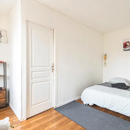 شقة Lys - Ideal Pour Familles & Amis - Hypercentre - Vue Fontaine Sube Et Cathedrale - Wifi - Machine A Laver - Gare, Cathedrale De Reims, Commerces, Restaurants & Transports En Commun Accessibles A Pied En Moins De 10 Minutes *
